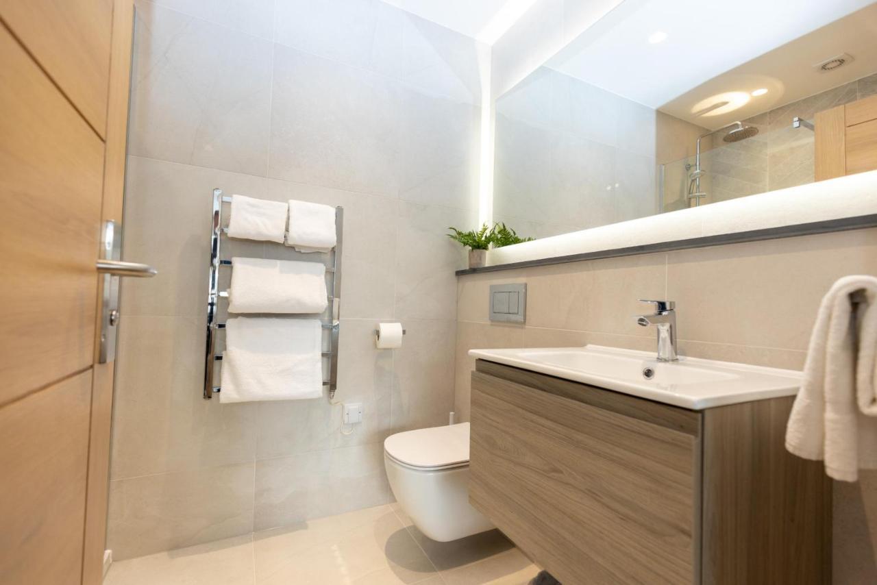 The Kingswood Hotel เซนต์ออสเทลล์ ภายนอก รูปภาพ